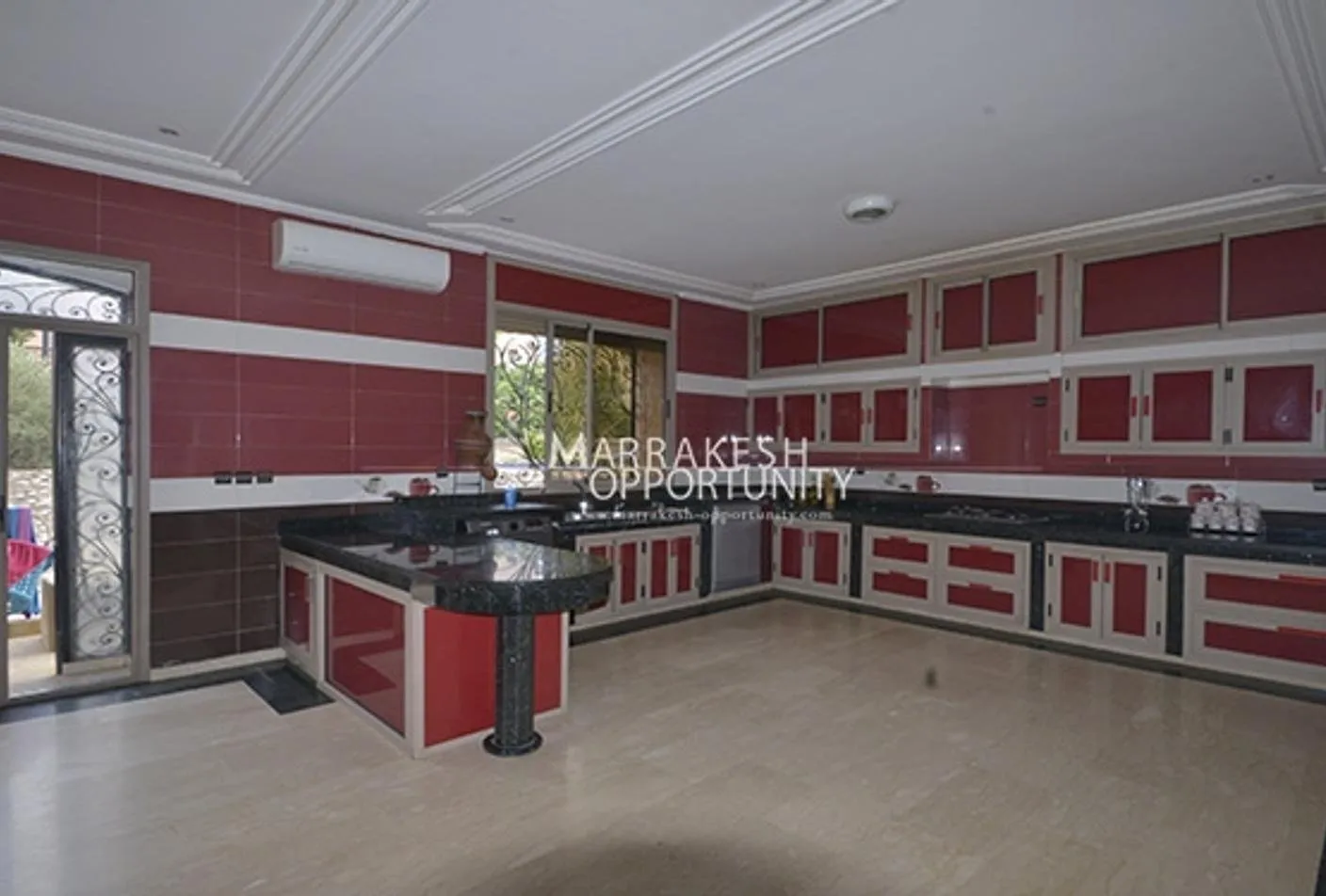villa for sale is located in the heart of the Targa district - مراكش (4)
