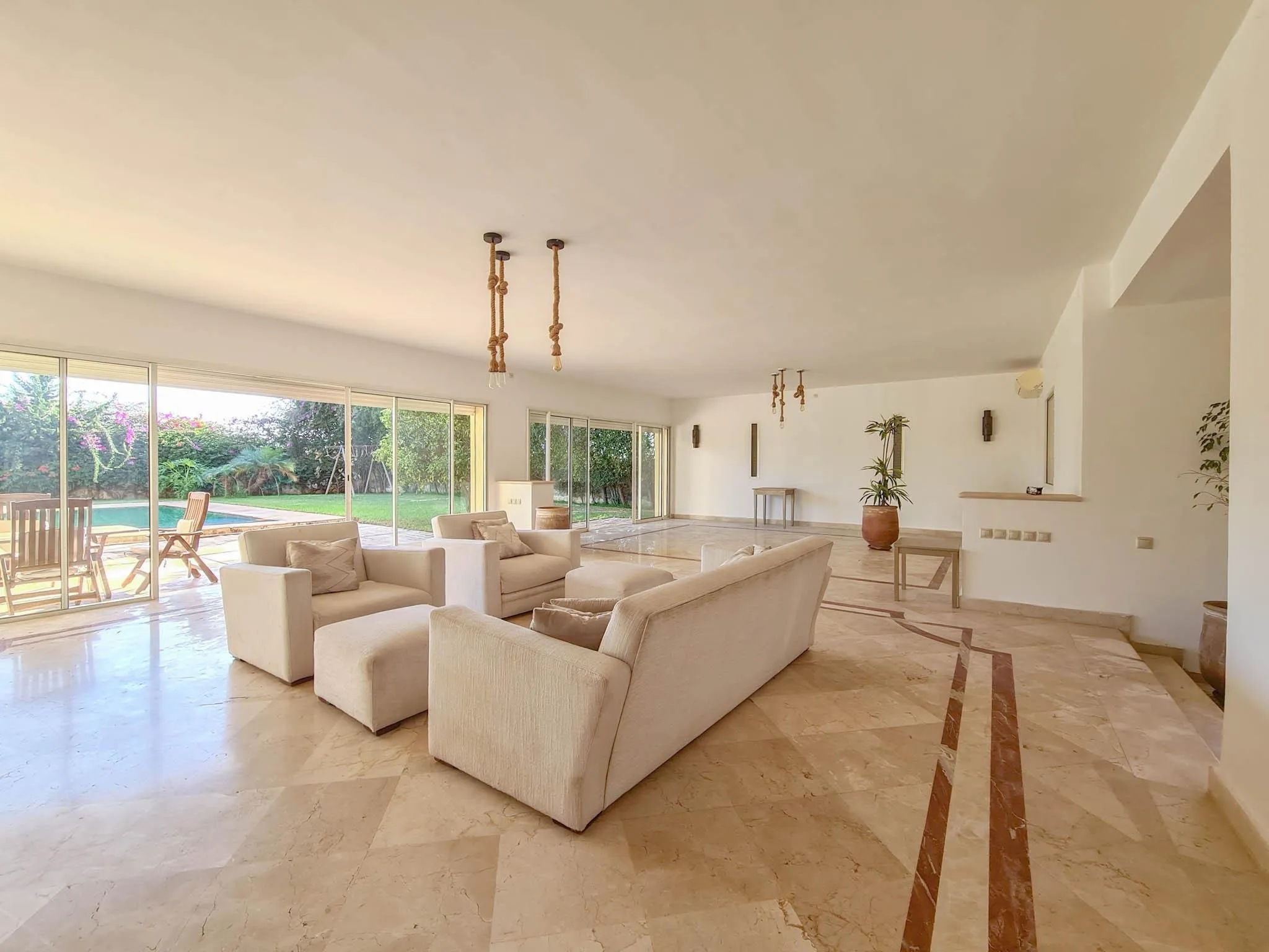 Luxueuse villa contemporaine avec vue sur golf - الدار البيضاء (3)