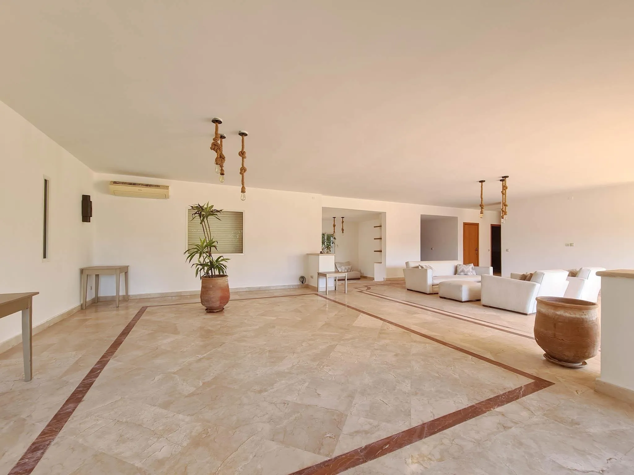 Luxueuse villa contemporaine avec vue sur golf - الدار البيضاء (4)