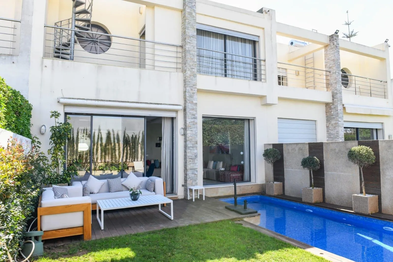 Magnifique villa rénovée à vendre en résidence - الدار البيضاء