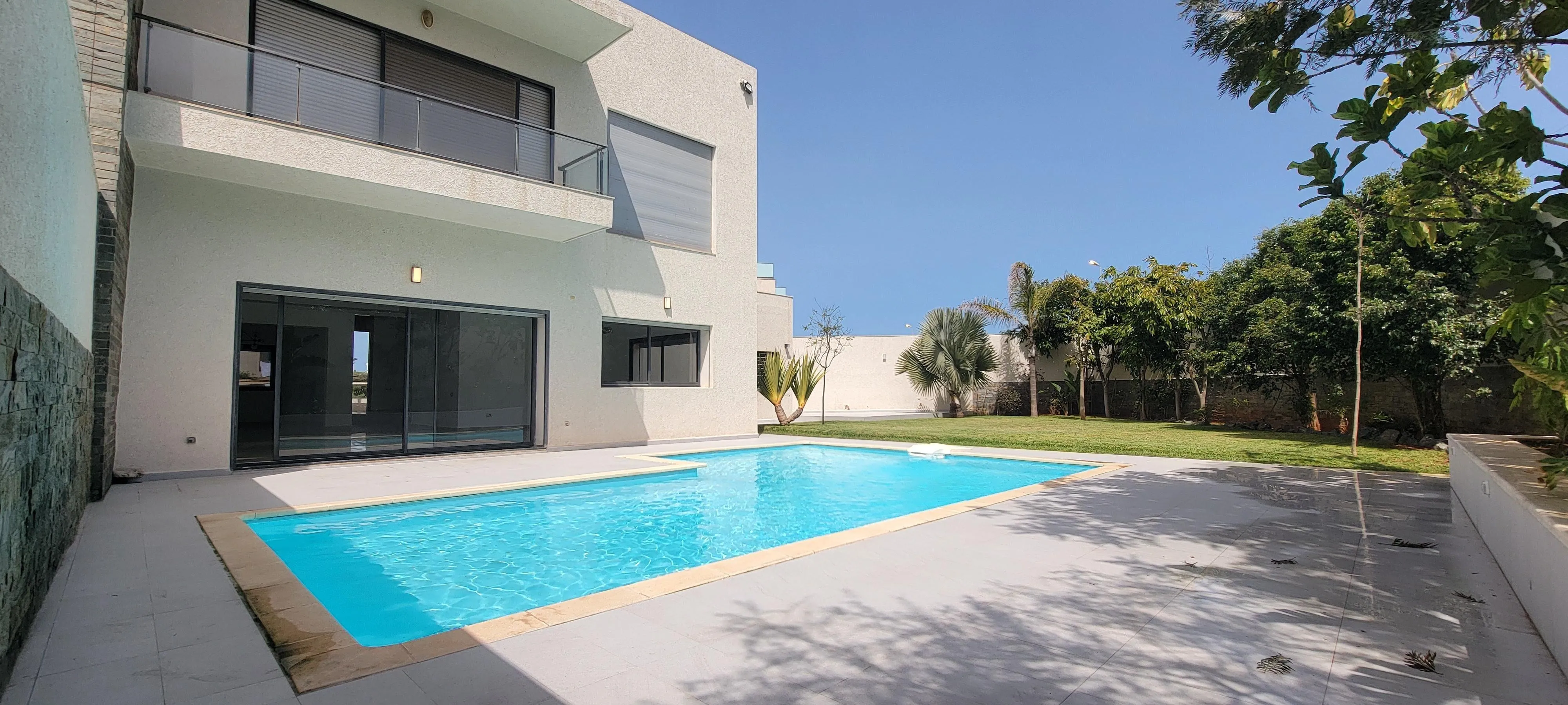 Villa haut standing 4 chambres piscine - الدار البيضاء