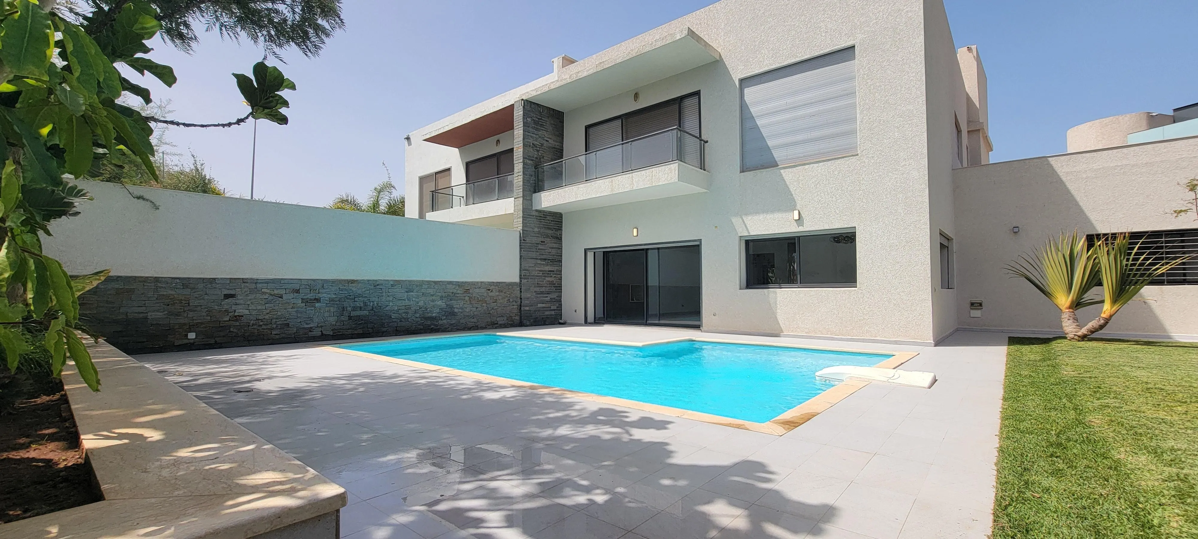 Villa haut standing 4 chambres piscine - الدار البيضاء (3)