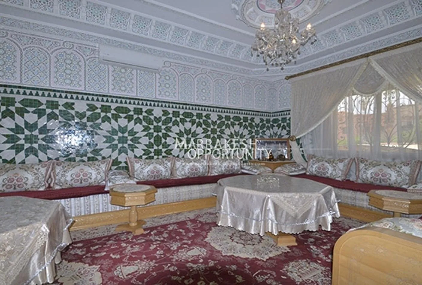 villa en vente est située au cœur du quartier Targa - مراكش (2)