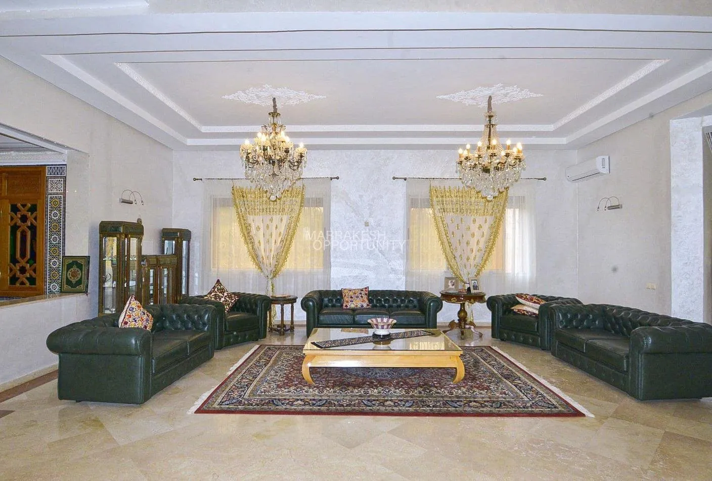 فيلا خاصة ساحرة واستثنائية للبيع على الطريق المؤدي إلى فاس - مراكش
