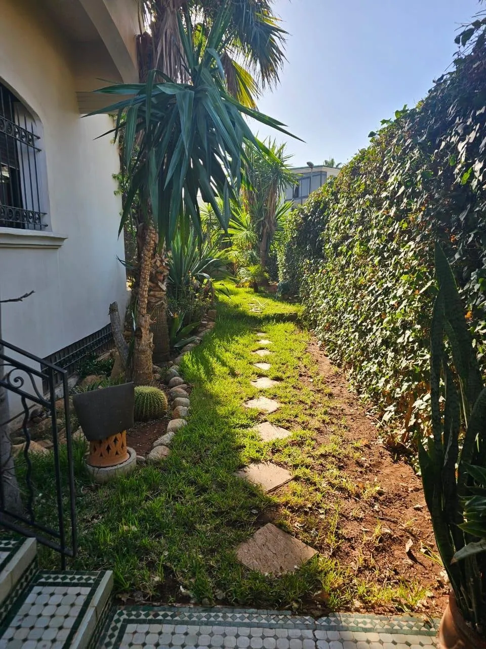 Villa d'angle jumelÃ©e ensoleillÃ©e piscine Ã  Mandarona Ã  vendre - الدار البيضاء