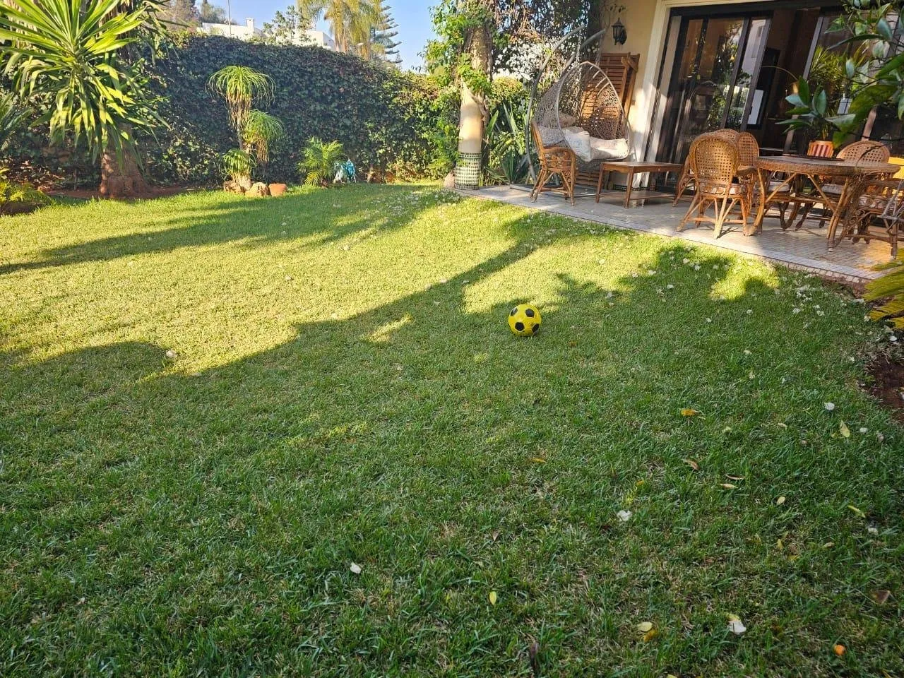 Villa d'angle jumelÃ©e ensoleillÃ©e piscine Ã  Mandarona Ã  vendre - الدار البيضاء (2)