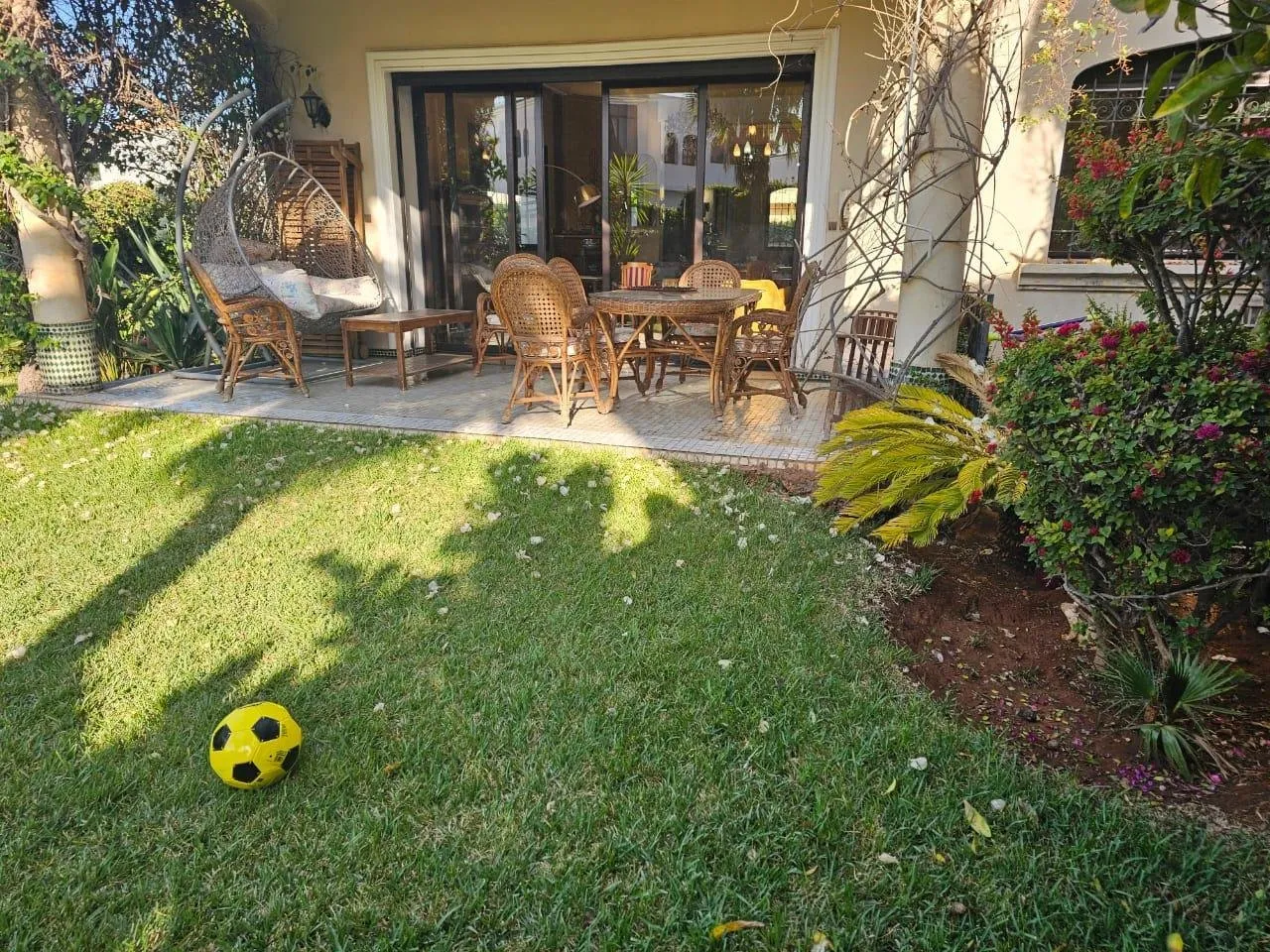Villa d'angle jumelÃ©e ensoleillÃ©e piscine Ã  Mandarona Ã  vendre - الدار البيضاء (4)