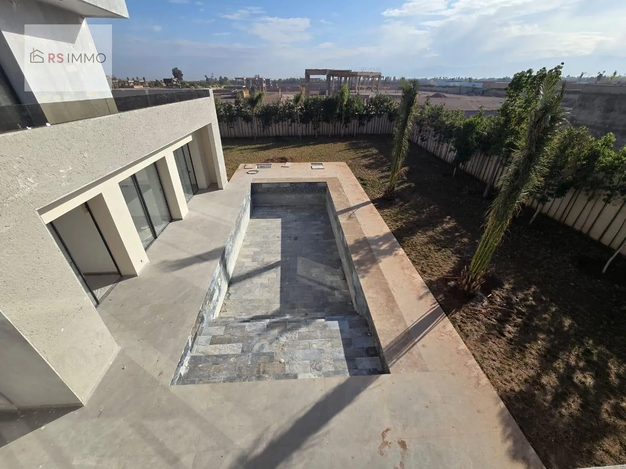 À VENDRE : VILLA MODERNE À 10 KM DE MARRAKECH - مراكش (2)