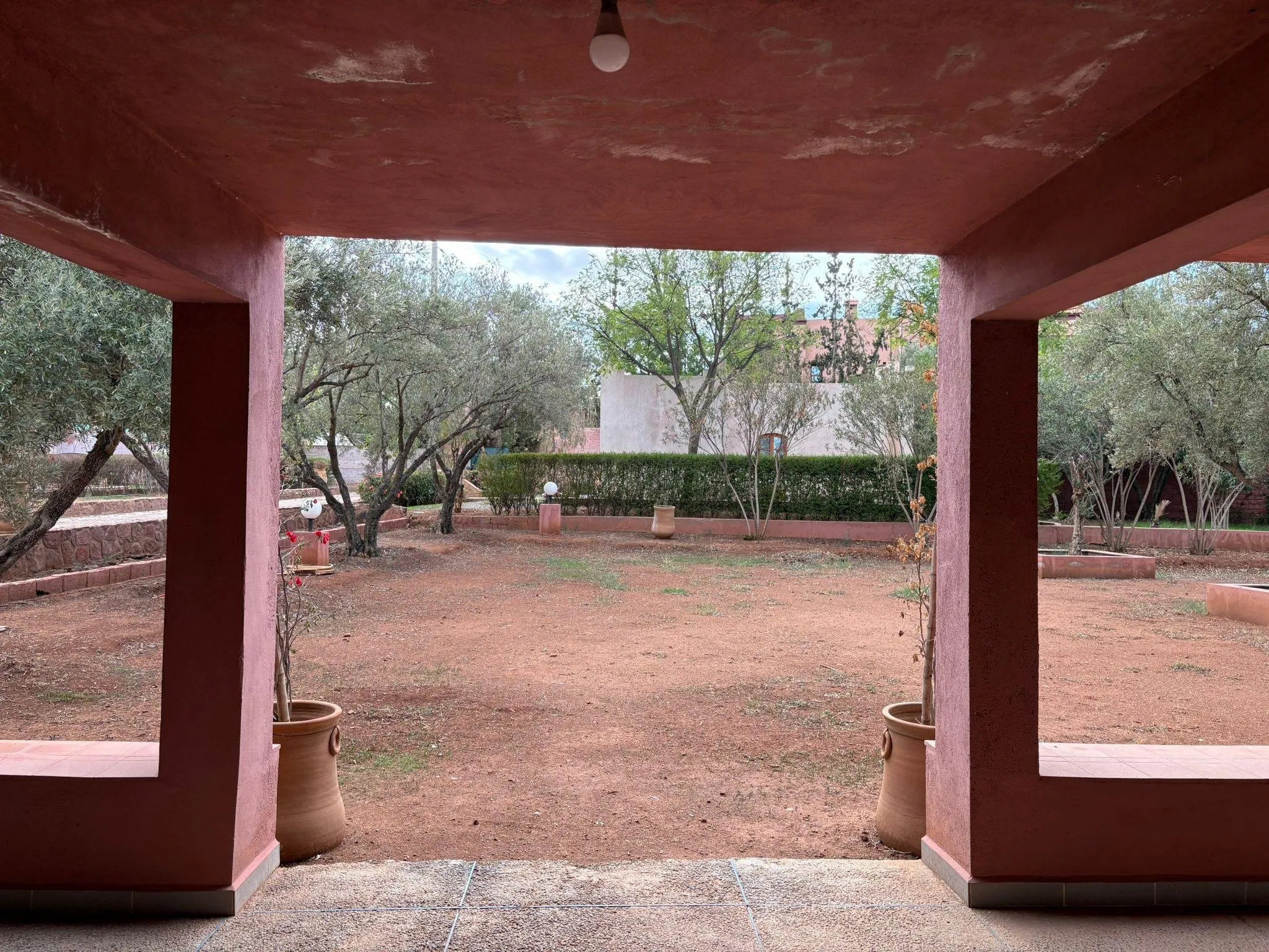Superbe Propriété de Charme avec Villas d'Invités et Terrain Paysager à Vendre Près de Marrakech - مراكش (4)