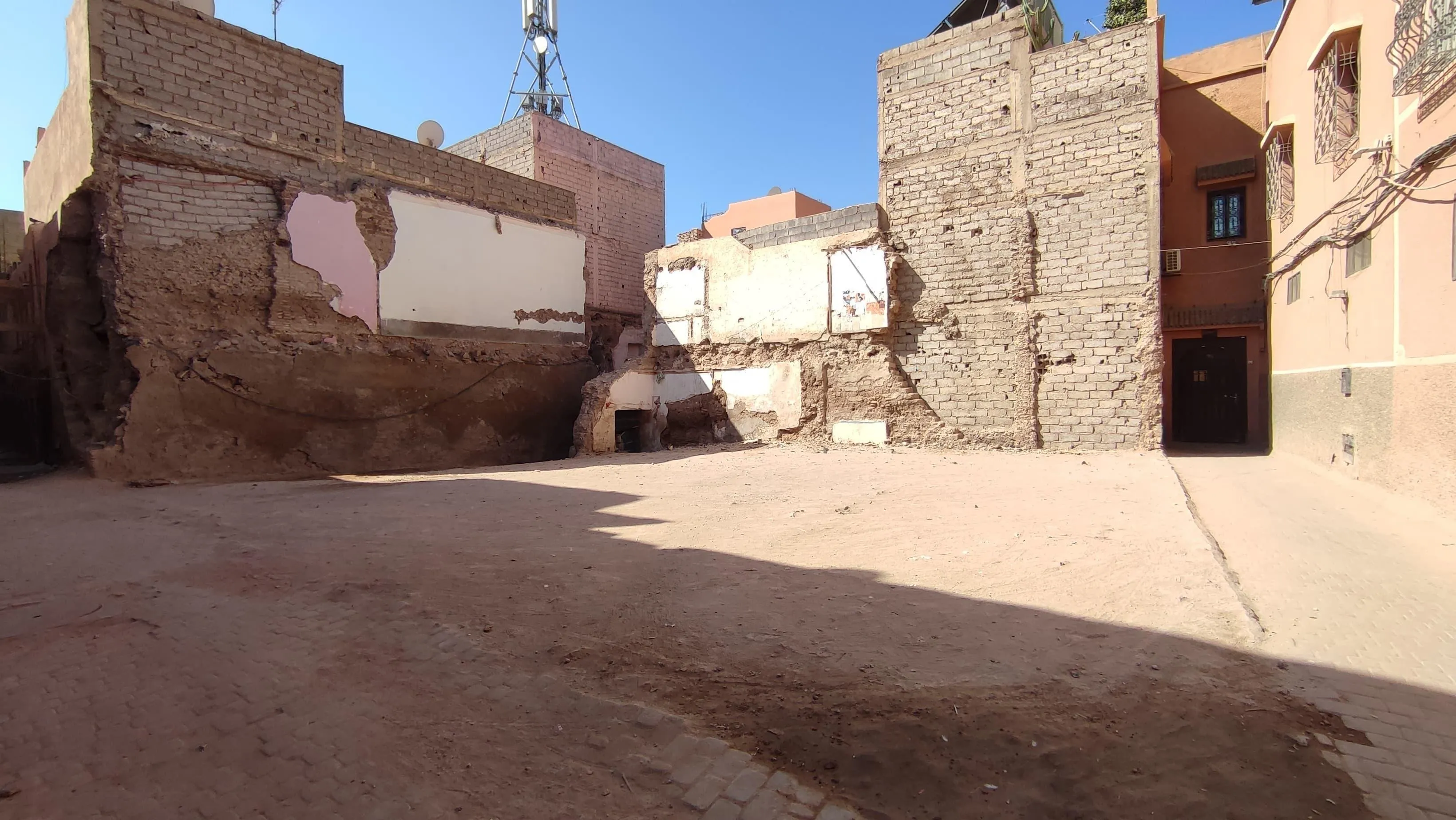 A vendre : Terrain constructible dans un emplacement privilégié - مراكش (2)