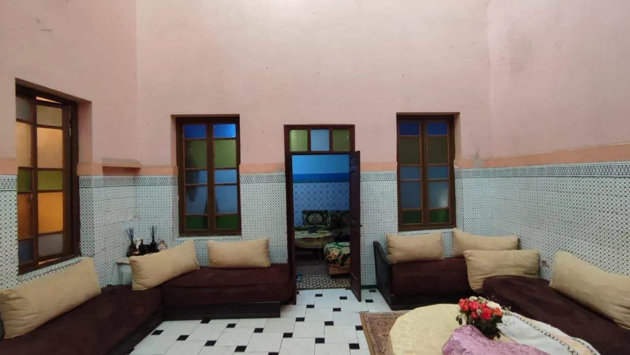 Riad chaleureux à rénover à Zaouia Abassia - مراكش (2)
