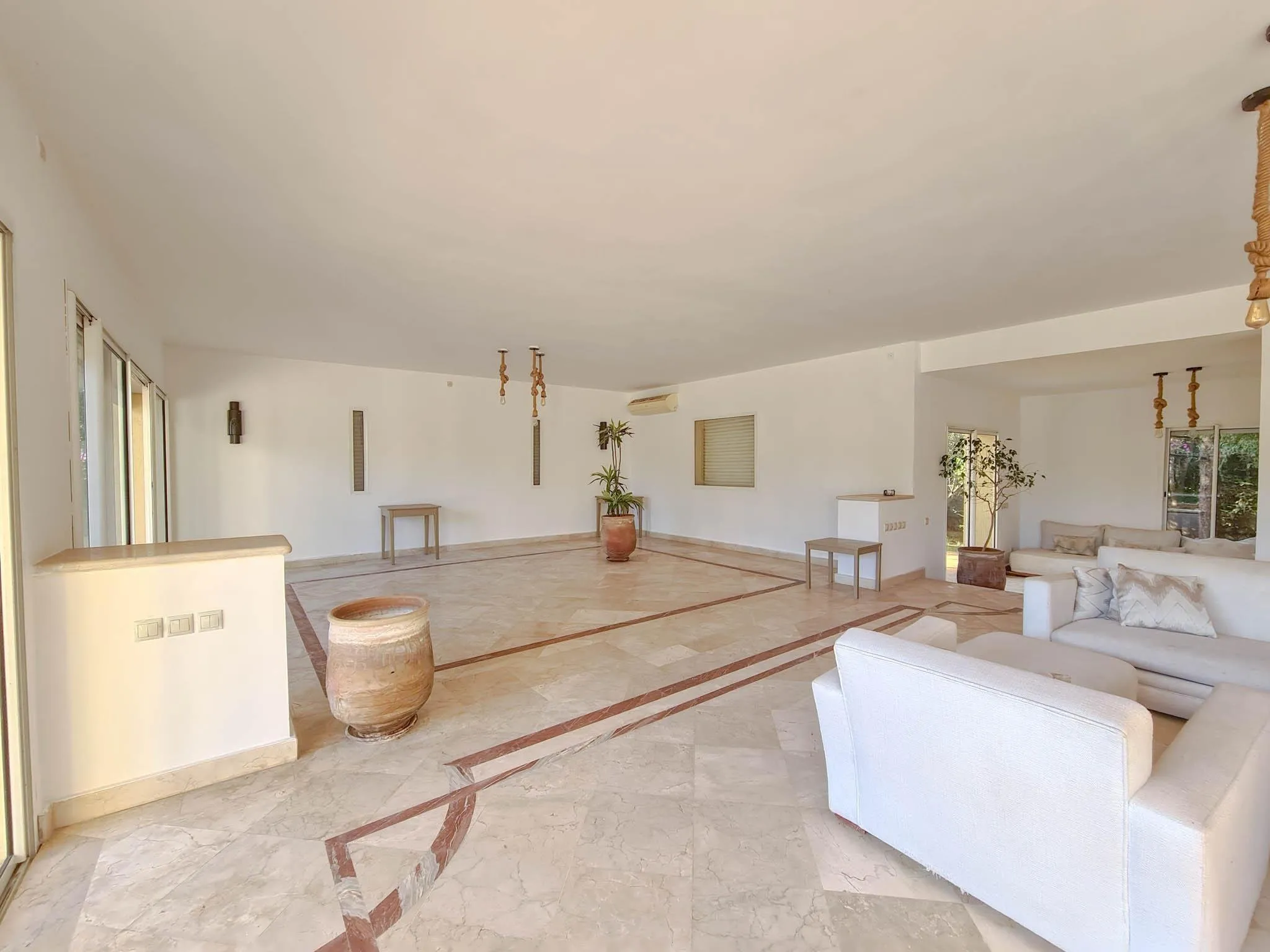 Luxueuse villa contemporaine avec vue sur golf - الدار البيضاء (4)