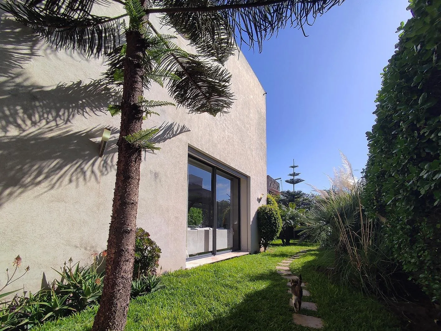 Villa avec piscine et grand jardin en résidence - الدار البيضاء (4)