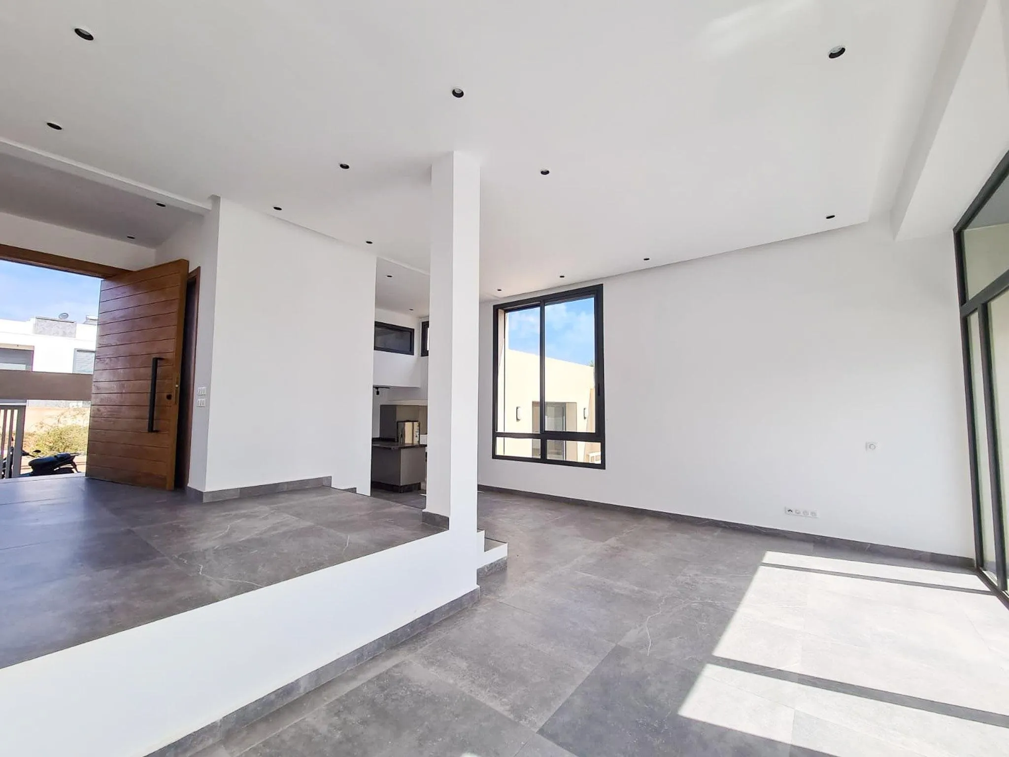 Villa neuve 5 Chambres, jardin et piscine - الدار البيضاء (3)