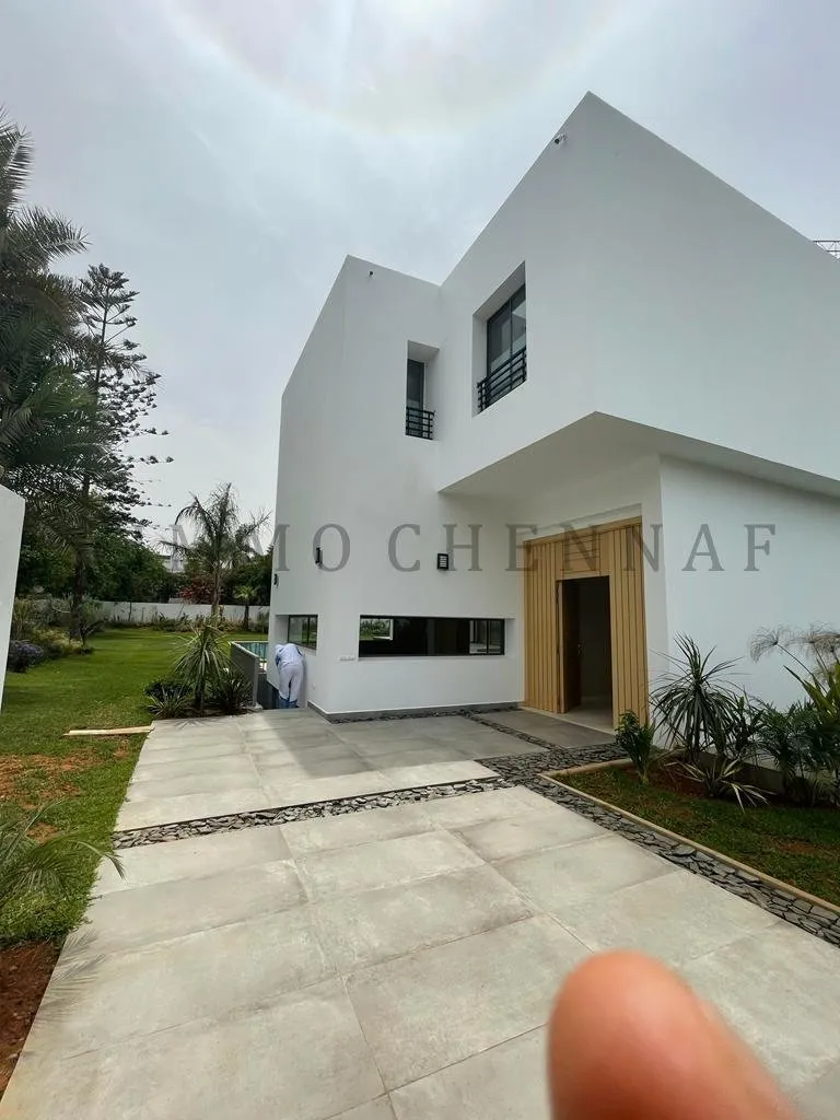 Villa de 2 000 m² à vendre sur Souissi à Rabat - الرباط (2)