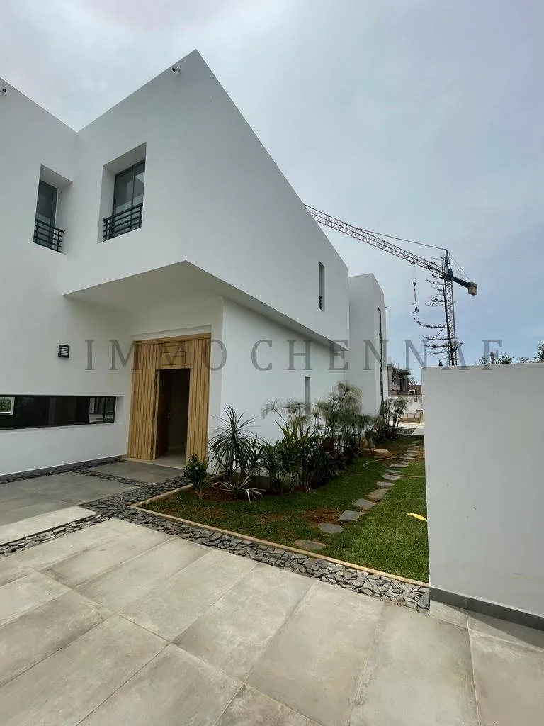 Villa de 2 000 m² à vendre sur Souissi à Rabat - الرباط (3)