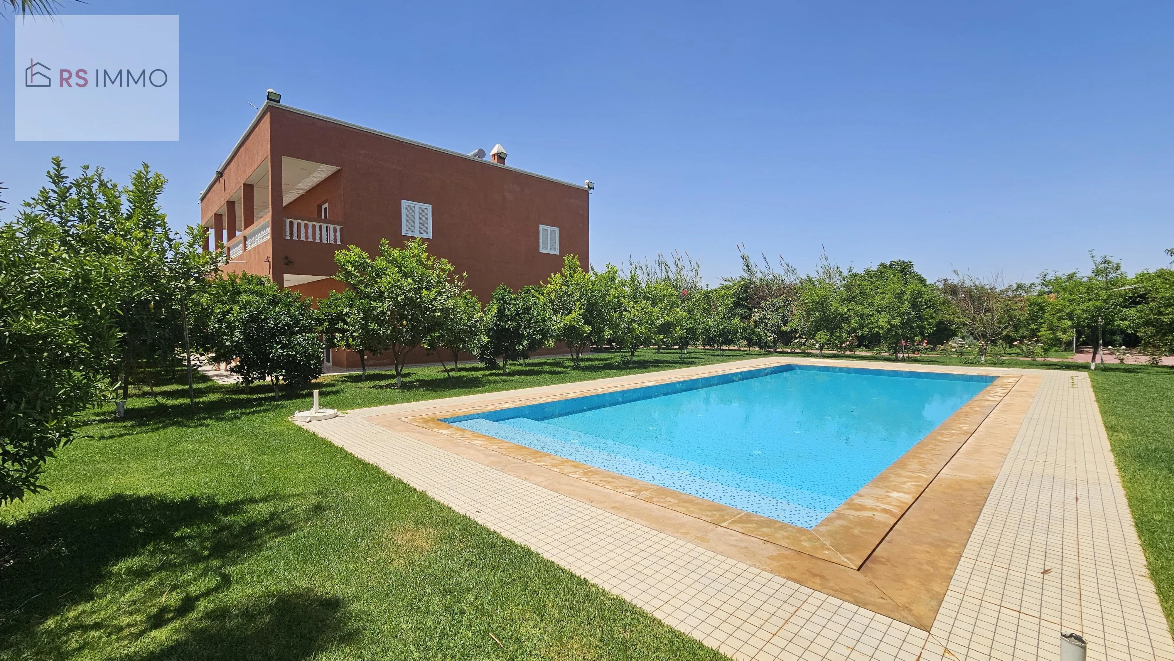 Grande villa situé a Chwiter route Ouarzazate - مراكش