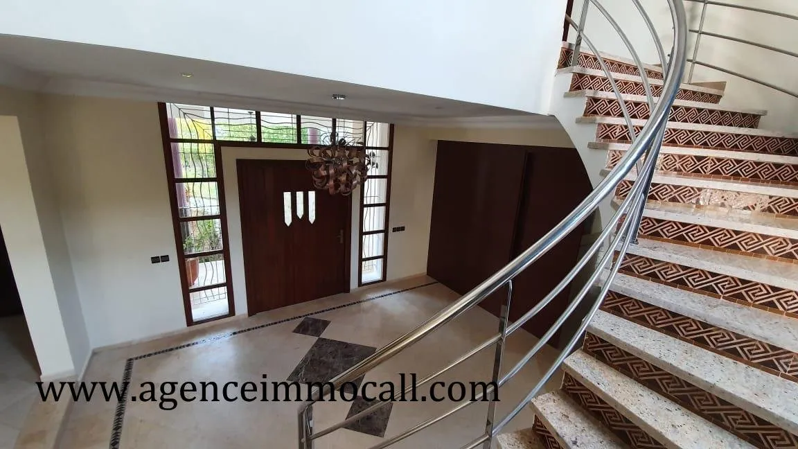 Villa à vendre à souissi - الرباط (3)