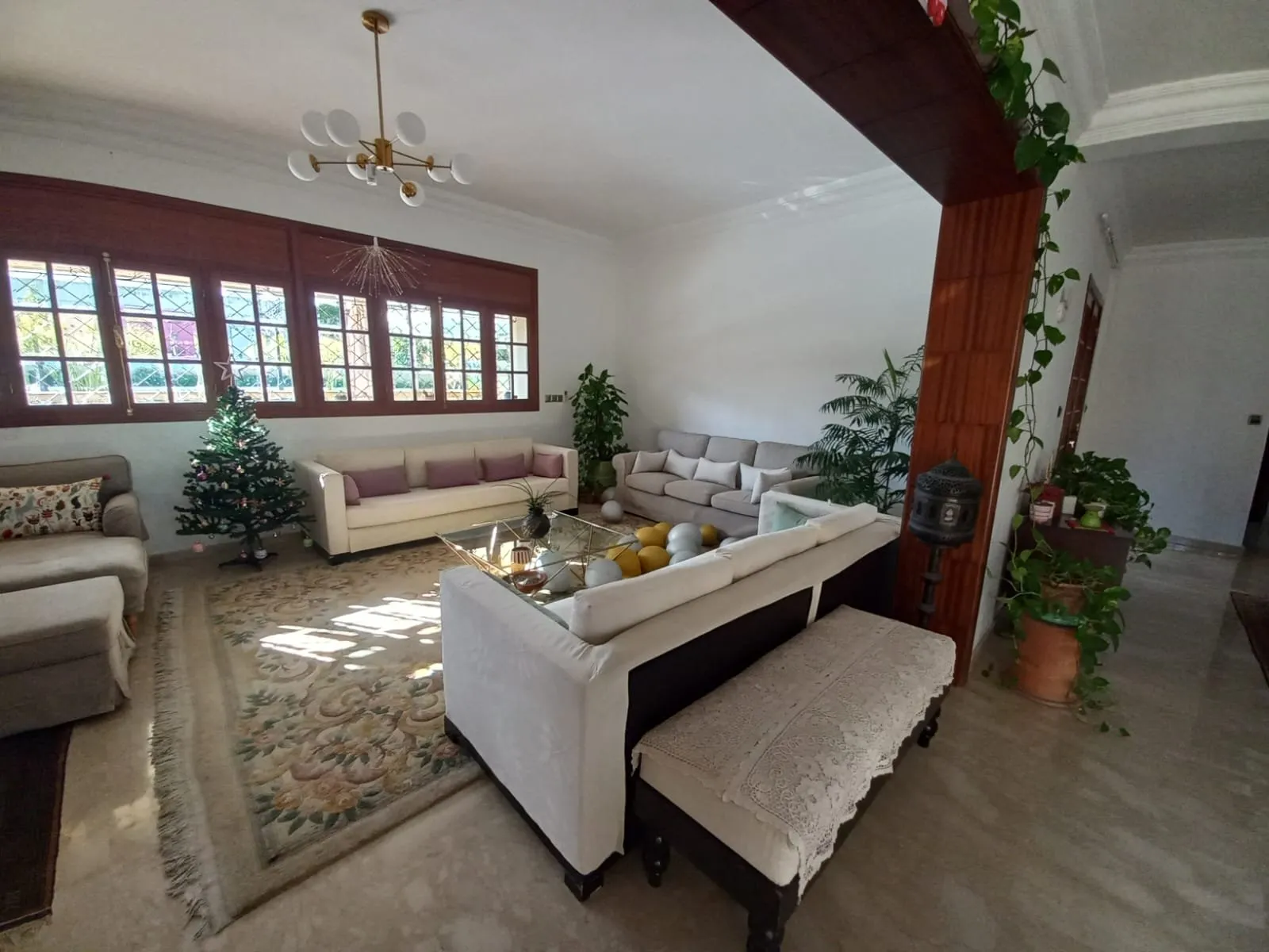Trés Joli Villa plain pied avec un beau jardin et piscine - الرباط