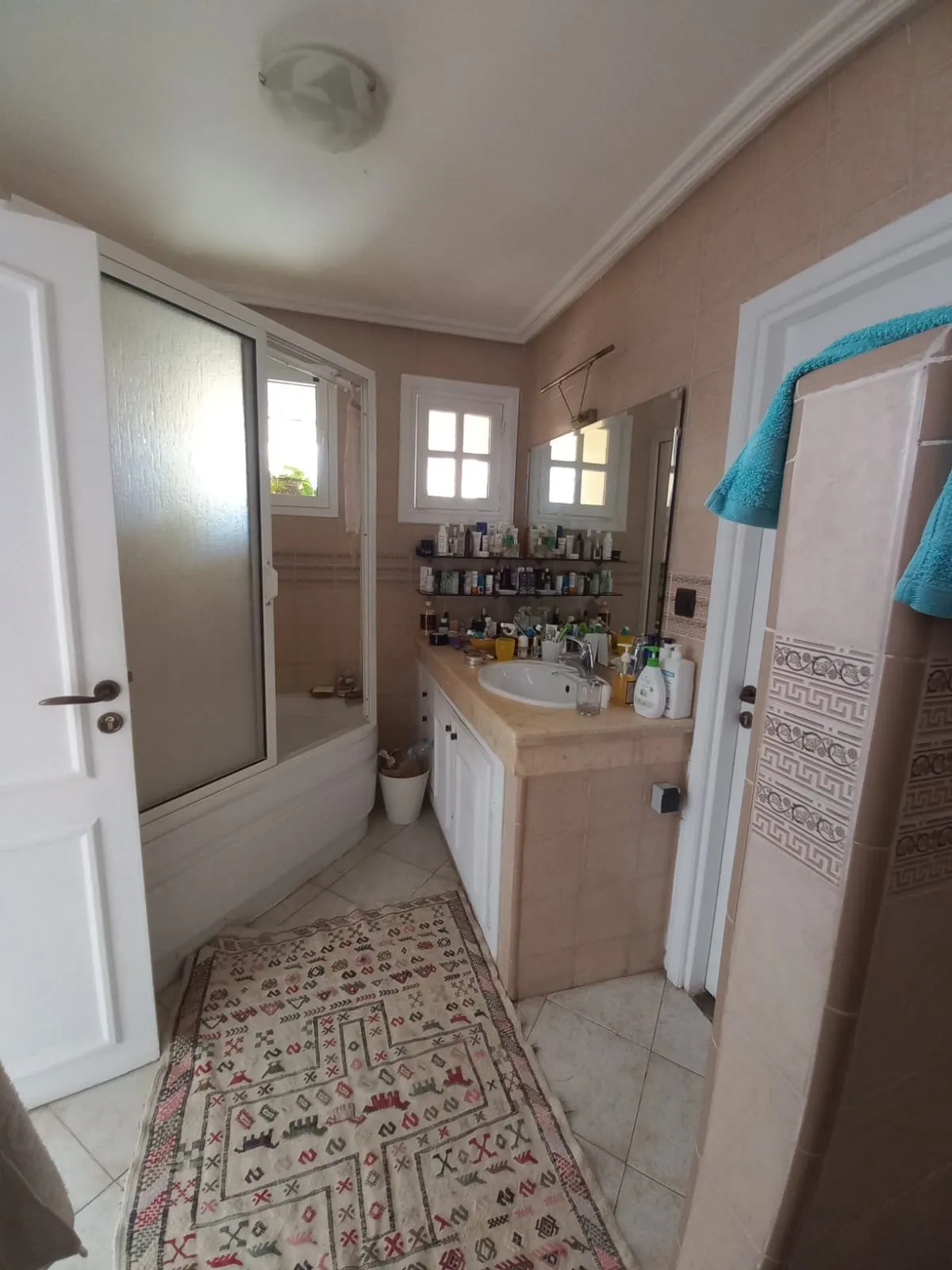 Trés Joli Villa plain pied avec un beau jardin et piscine - الرباط (4)