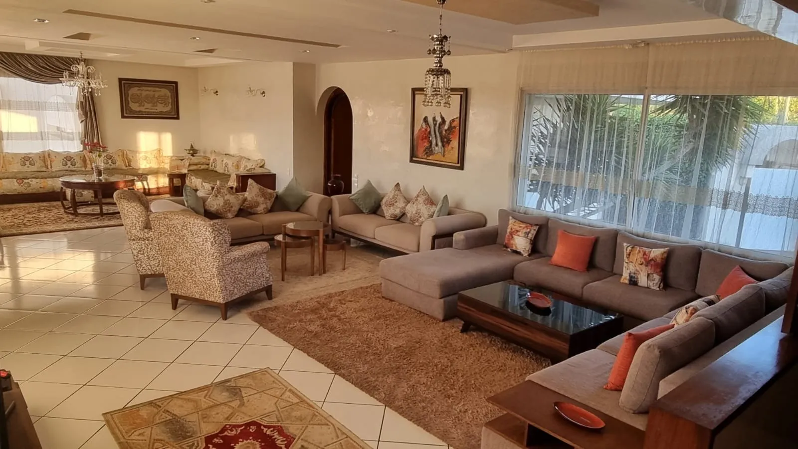 Une jolie villa moderne avec piscine à Guy Ville - تمارة (3)
