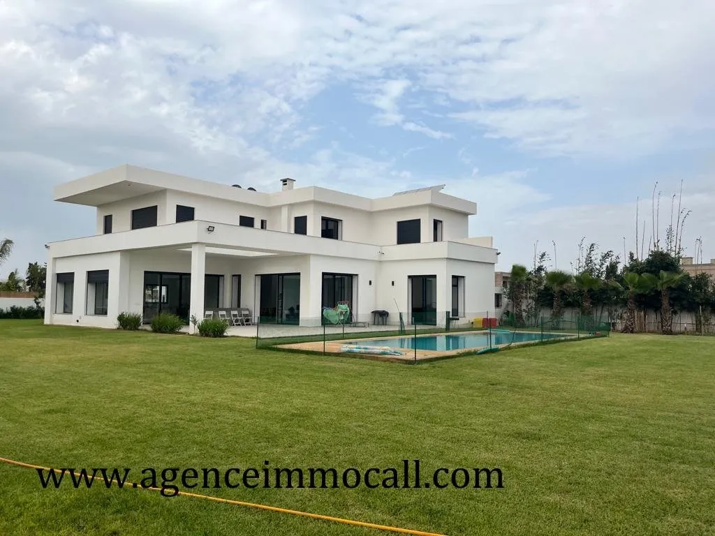 Villa de luxe à vendre située à SOUISSI - Rabat - الرباط