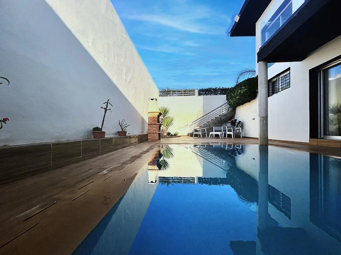 Villa 4 chambres, jardin et piscine - الدار البيضاء