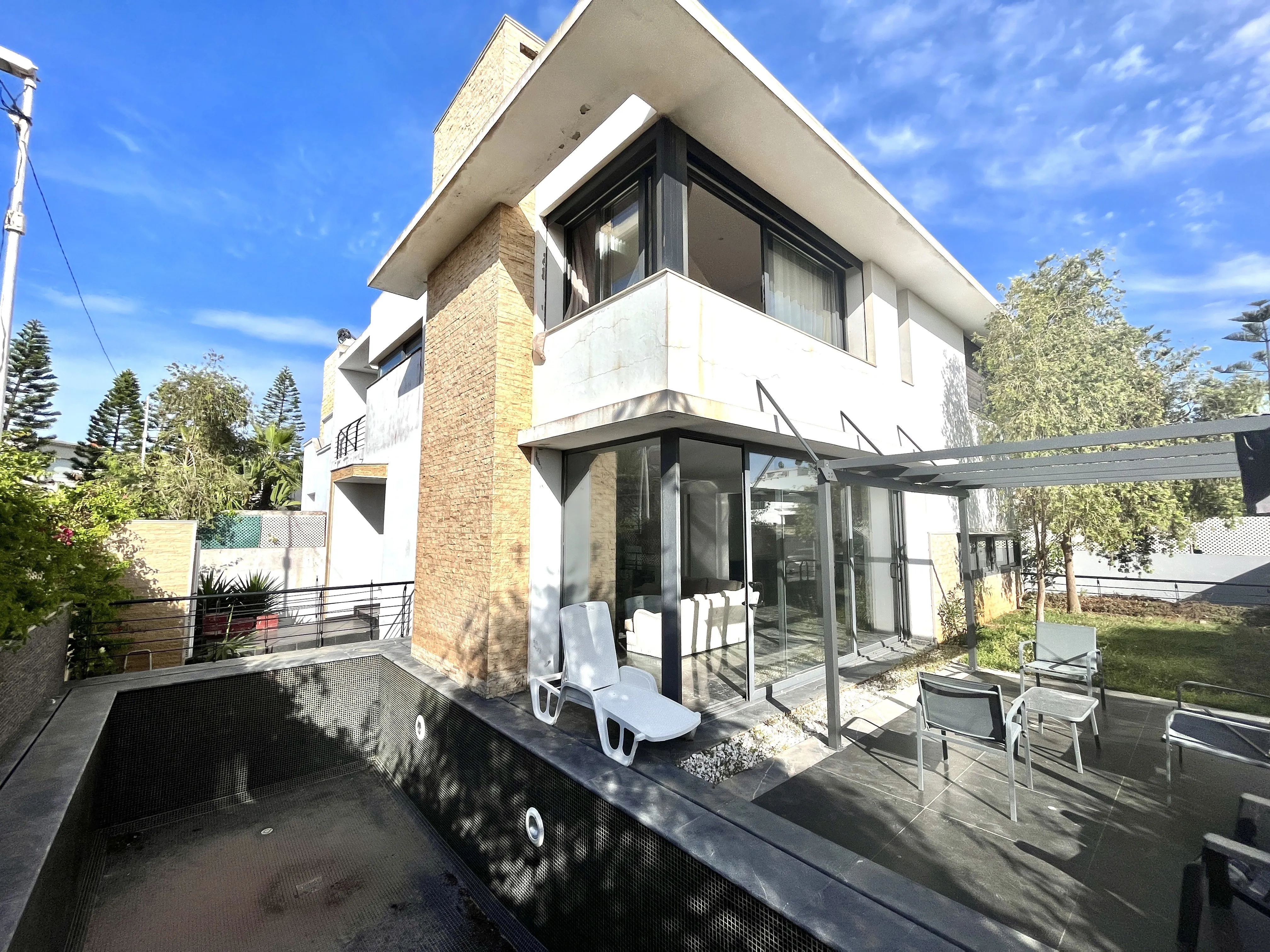 Villa moderne de 4 chambres à Nawrass - الدار البيضاء