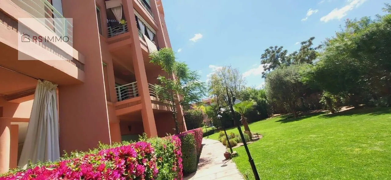 Superbe appartement a vendre  meublé  dans une résidence  sécurisée avec magnifique piscine - مراكش (3)