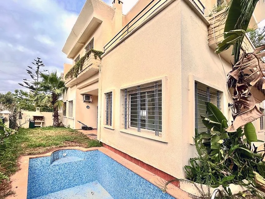 Villa d’angle, spacieuse avec piscine et puit. - الدار البيضاء