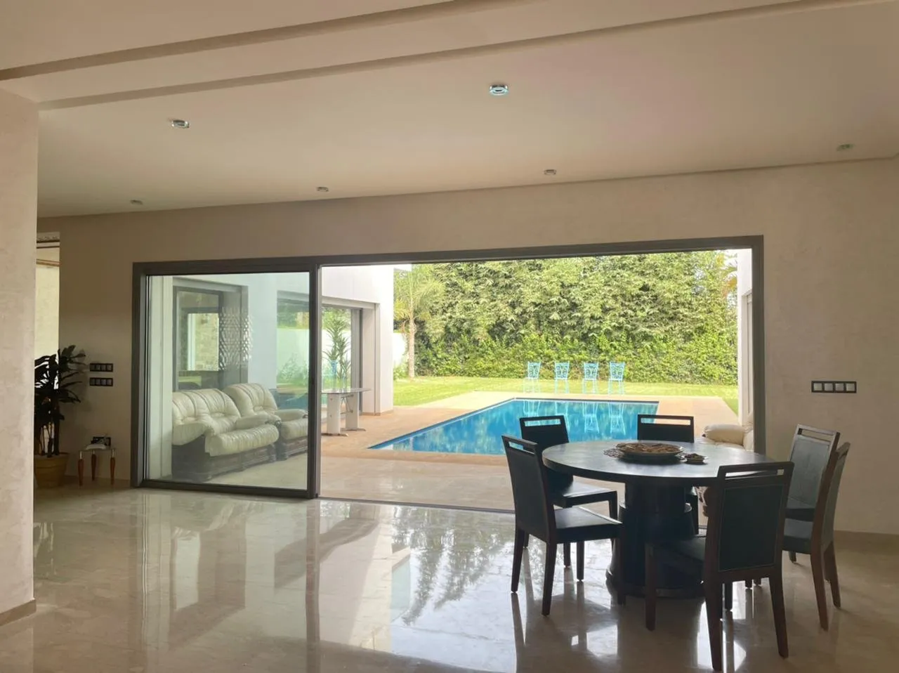 Jolie villa neuve avec piscine à Bassatine El Menzeh - الرباط