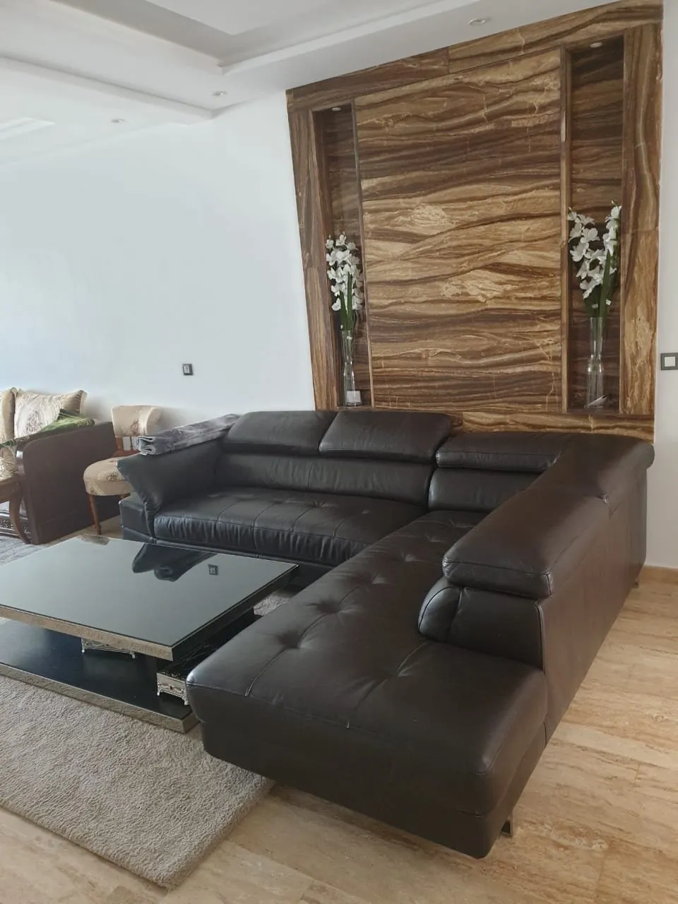 Appartement rénové avec 2 façades - الرباط