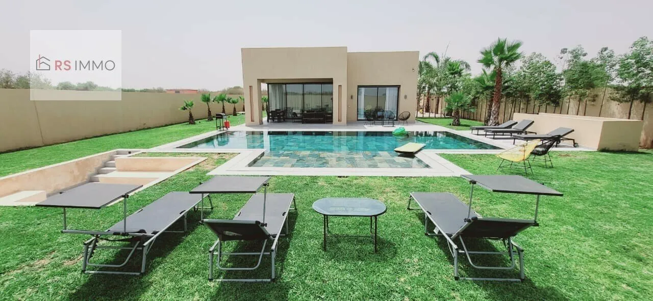 TRES BELLE VILLA A VENDRE SUR LA ROUTE DE OURZAZATE - مراكش