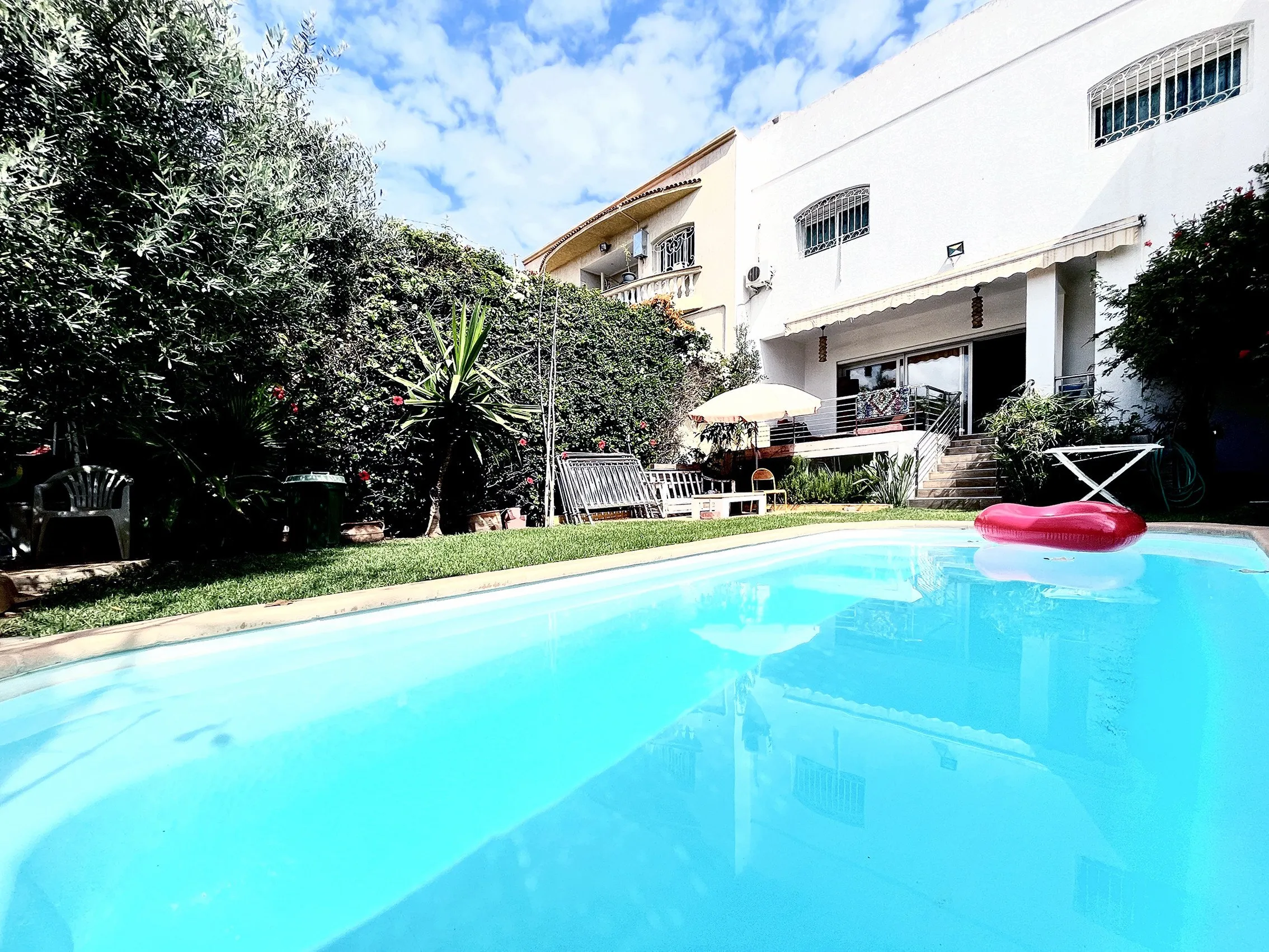 Villa avec piscine et roof top vue mer. - الدار البيضاء