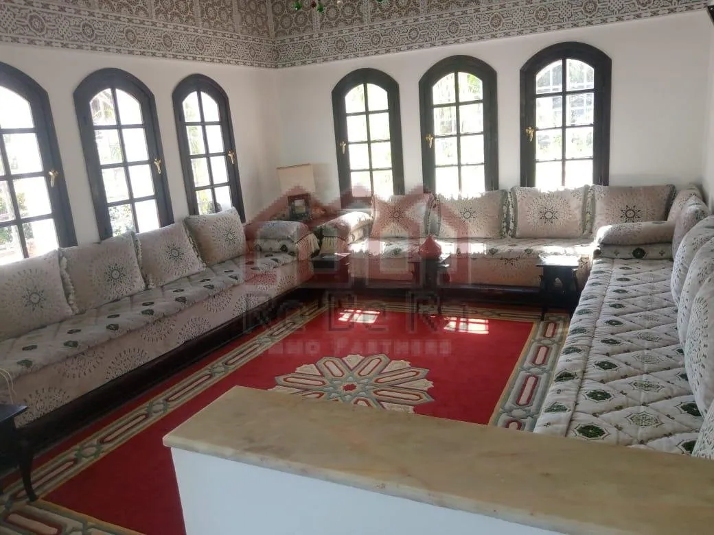 très Jolie villa avec piscine bien située à Harhoura - تمارة (2)