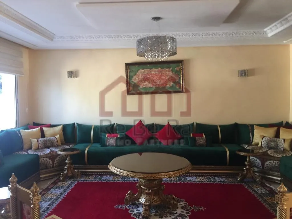 Villa avec piscine sur l'avenue à Hay Riad - الرباط