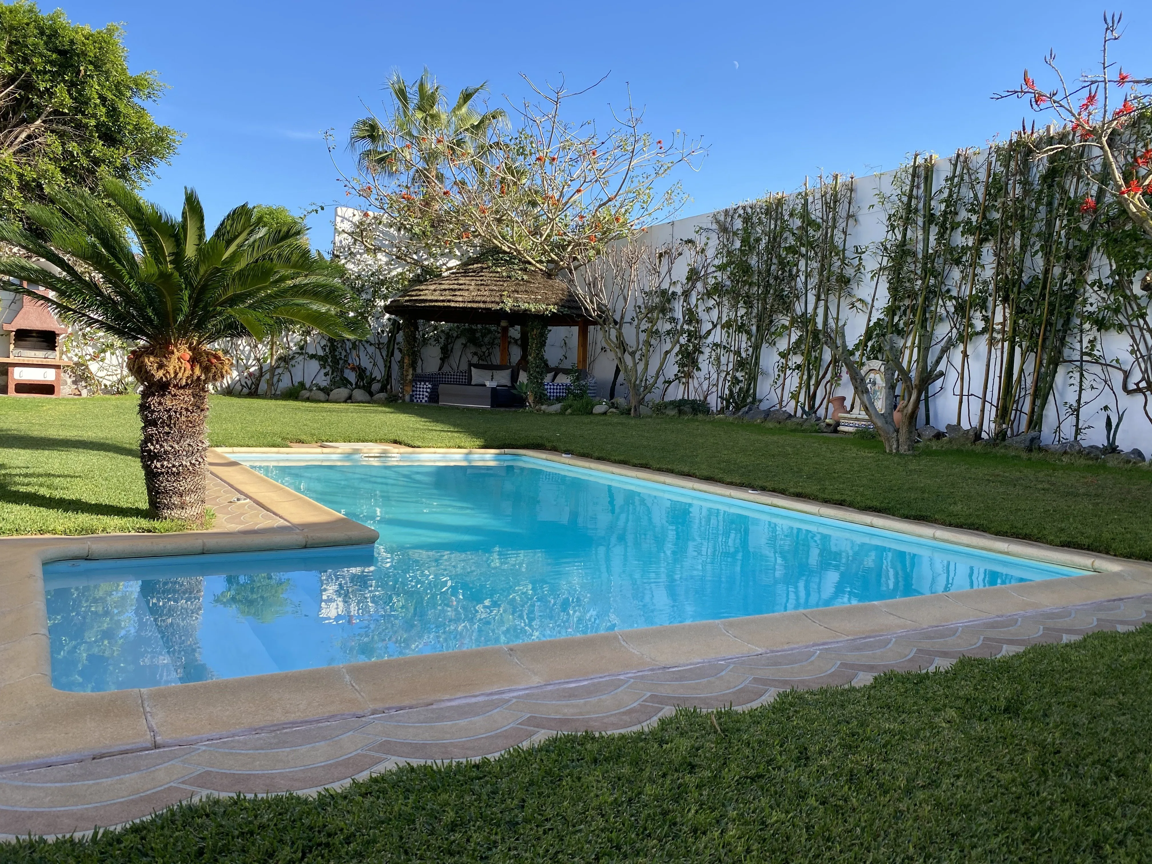 Villa de 790m2 en résidence sécurisée à vendre - الدار البيضاء (2)