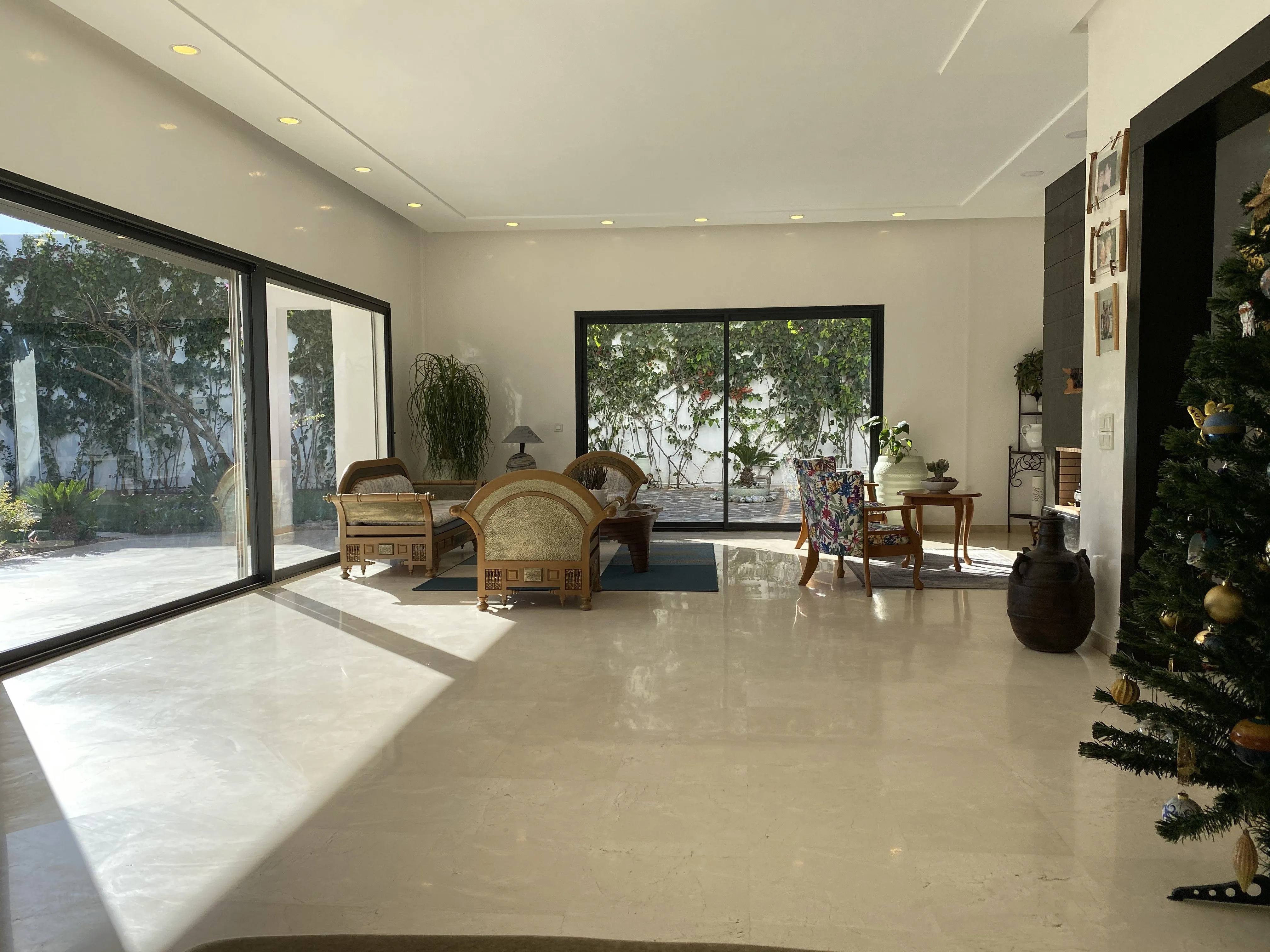 Villa de 790m2 en résidence sécurisée à vendre - الدار البيضاء (3)