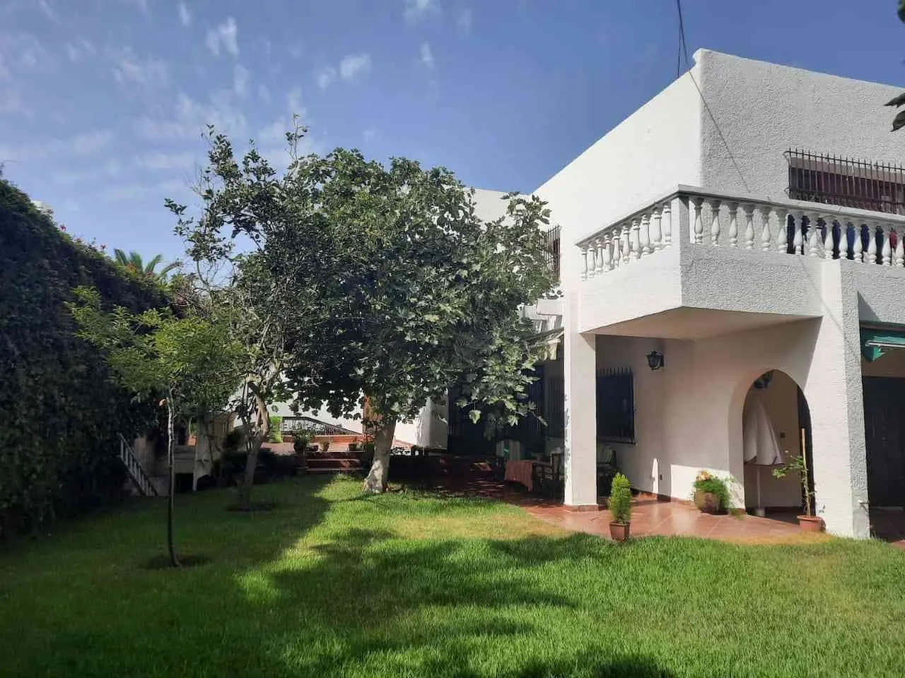 Belle villa plein sud ensoleillée a Ain diab - الدار البيضاء