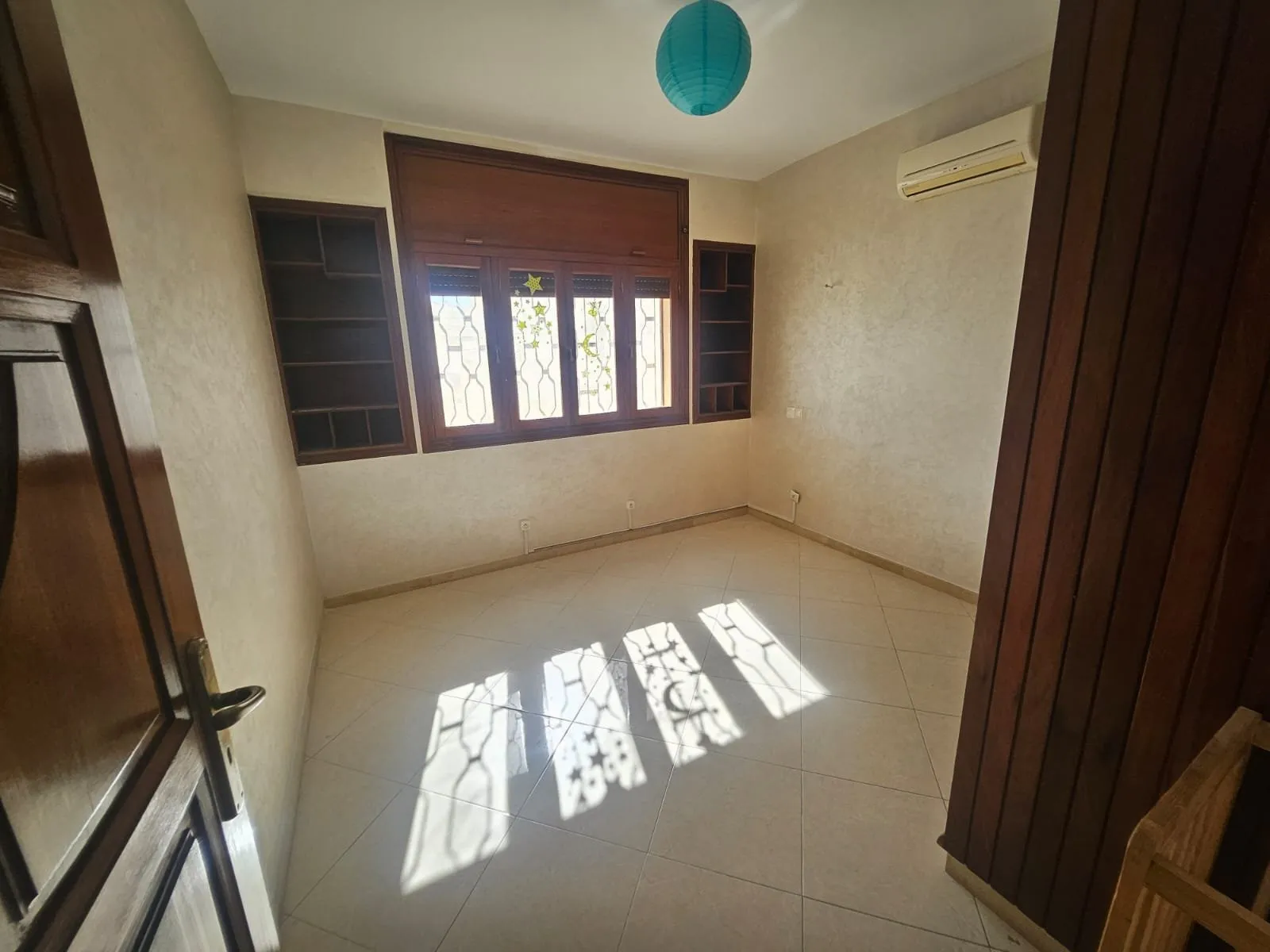 MAGNIFIQUE VILLA VIDE EN LOCATION -CIL- - الدار البيضاء