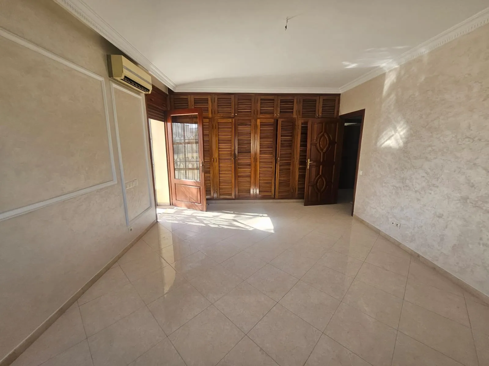 MAGNIFIQUE VILLA VIDE EN LOCATION -CIL- - الدار البيضاء (3)