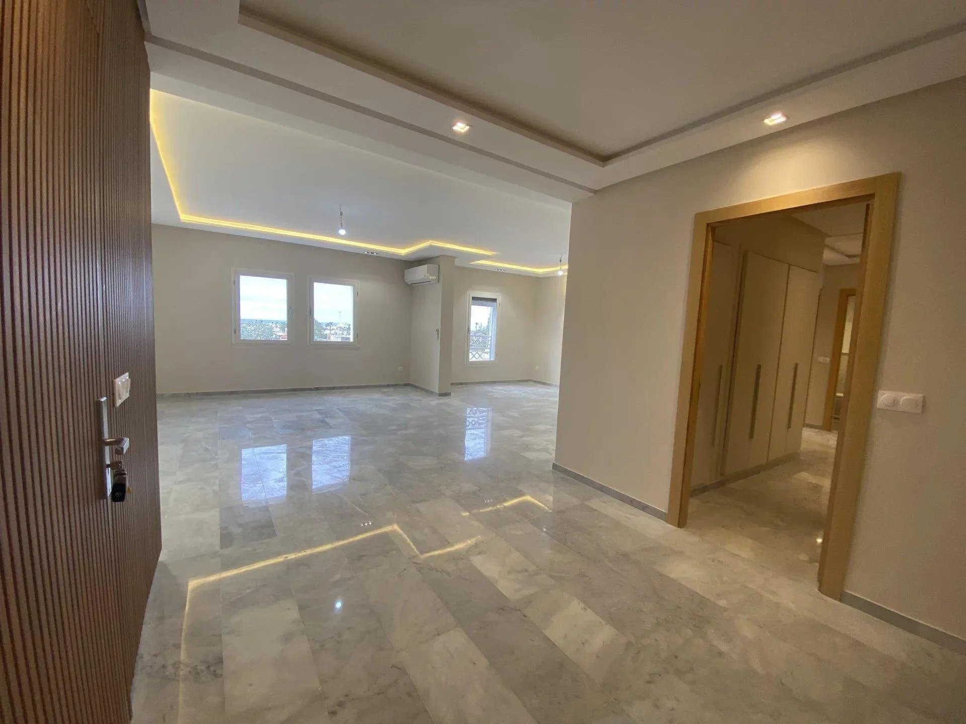 Appartement Moderne à Louer à Hay Riad - 169 m² - الرباط (2)