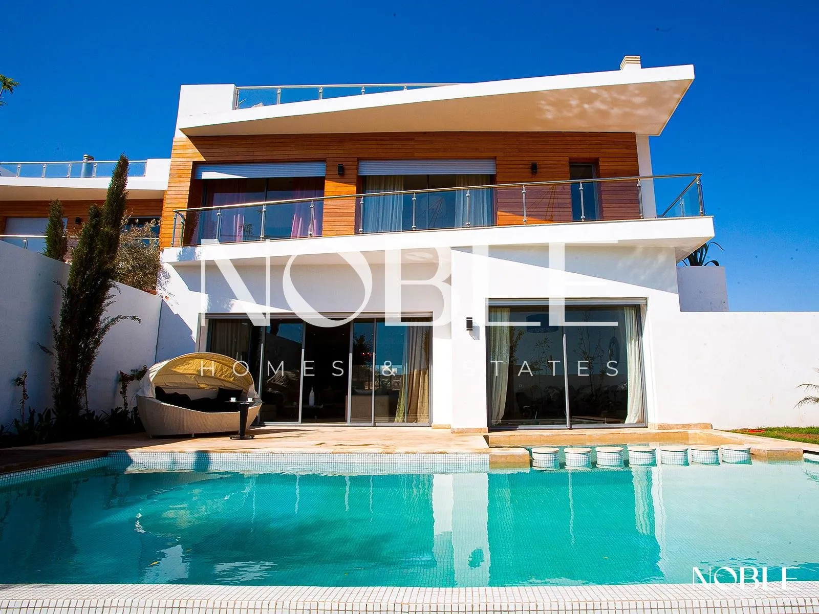 Magnifique Villa Contemporaine à Louer – Résidence Fermée - Bien Situé - الدار البيضاء (2)
