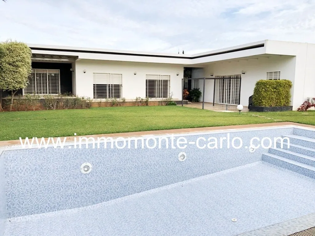 Villa neuve et moderne avec chauffage central et piscine à Souissi - الرباط