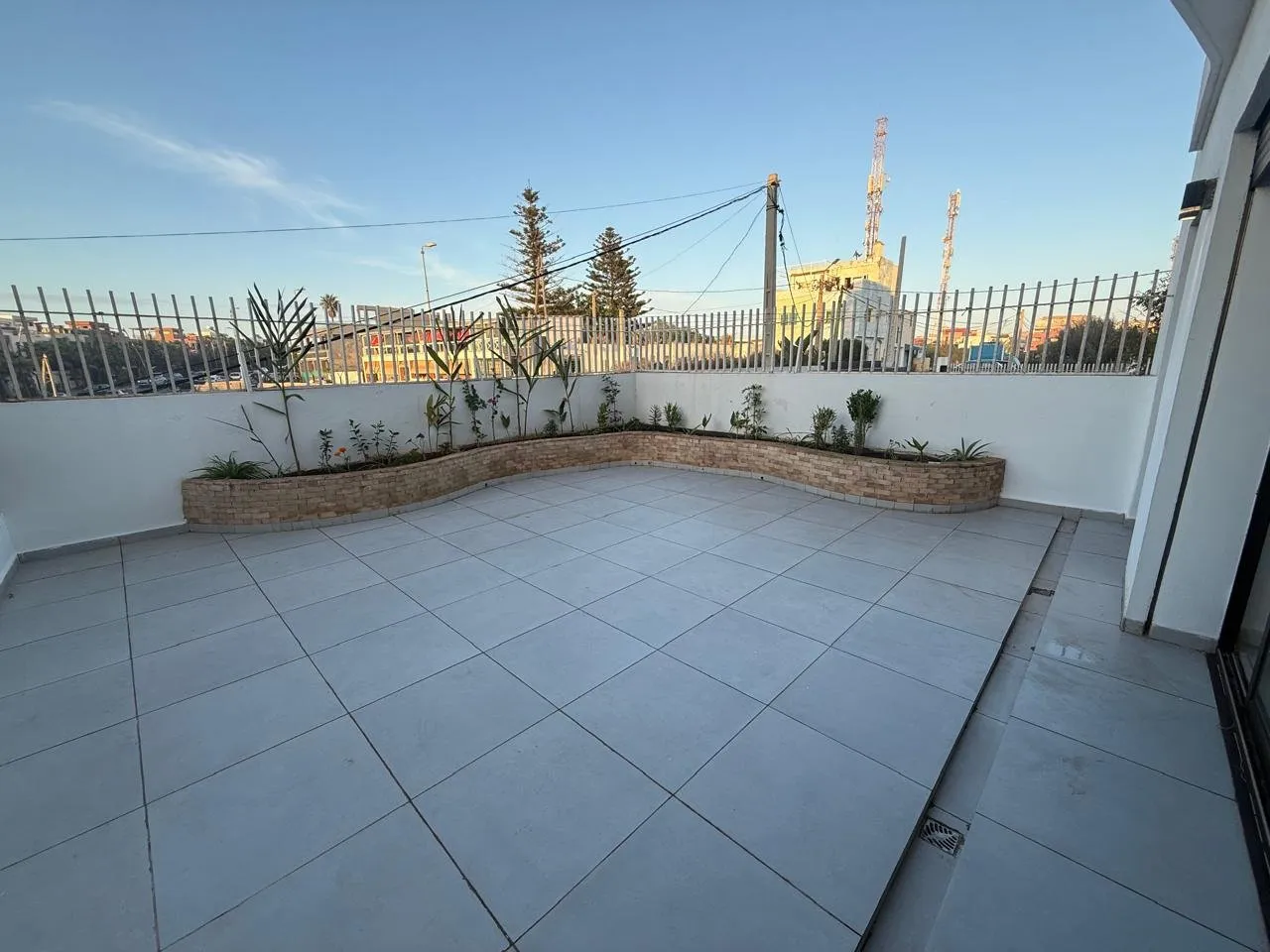 TAMARIS LOCATION BEL APPARTEMENT  AVEC 2 TERRASSES 2 CH - دار بوعزة (2)