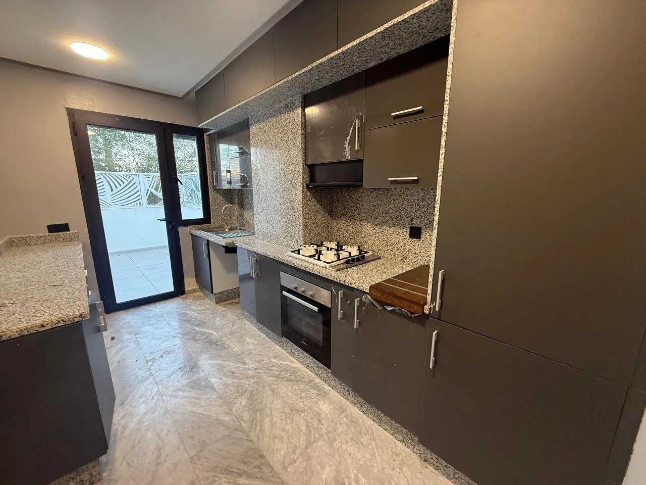 TAMARIS LOCATION BEL APPARTEMENT  AVEC 2 TERRASSES 2 CH - دار بوعزة (4)