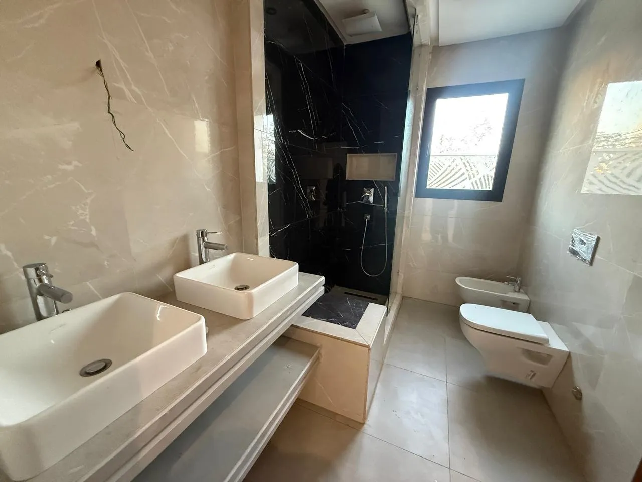 TAMARIS LOCATION BEL APPARTEMENT  AVEC 2 TERRASSES 2 CH - دار بوعزة (3)