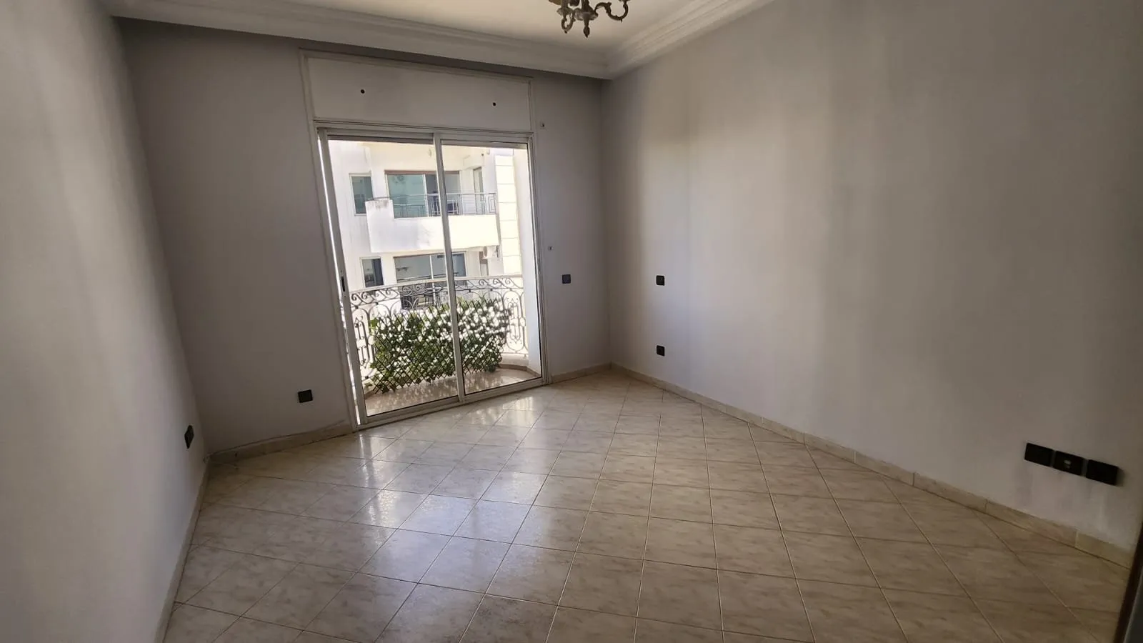 SPACIEUX APPT VIDE EN LOCATION - RACINE- - الدار البيضاء
