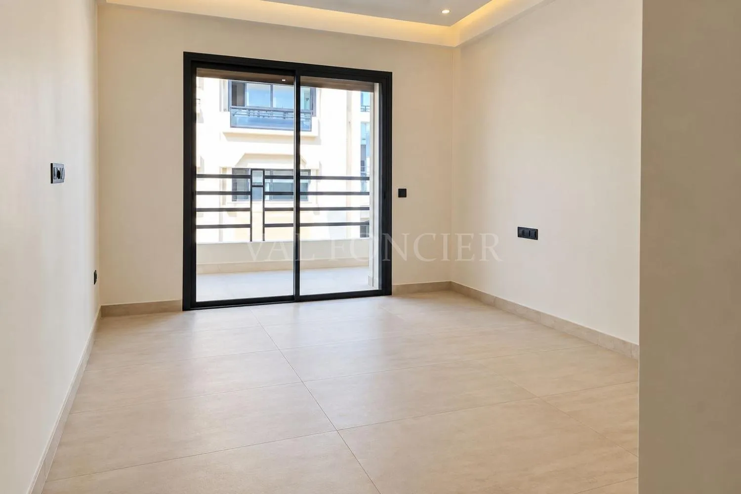 Location Appartement rénové 170m2 3chambres avec terrasse Racine, Casablanca - الدار البيضاء (3)
