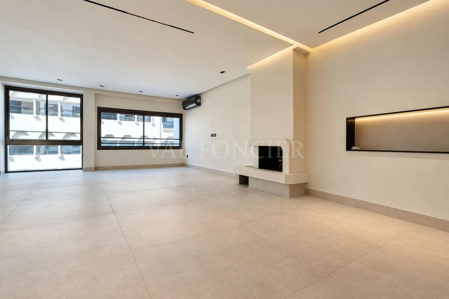 Location Appartement rénové 170m2 3chambres avec terrasse Racine, Casablanca - الدار البيضاء (2)